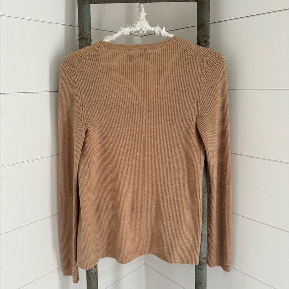 Banana Republic Tan knit button cardigan sweater.
Excellent condition. Size M - Picture 6 of 6